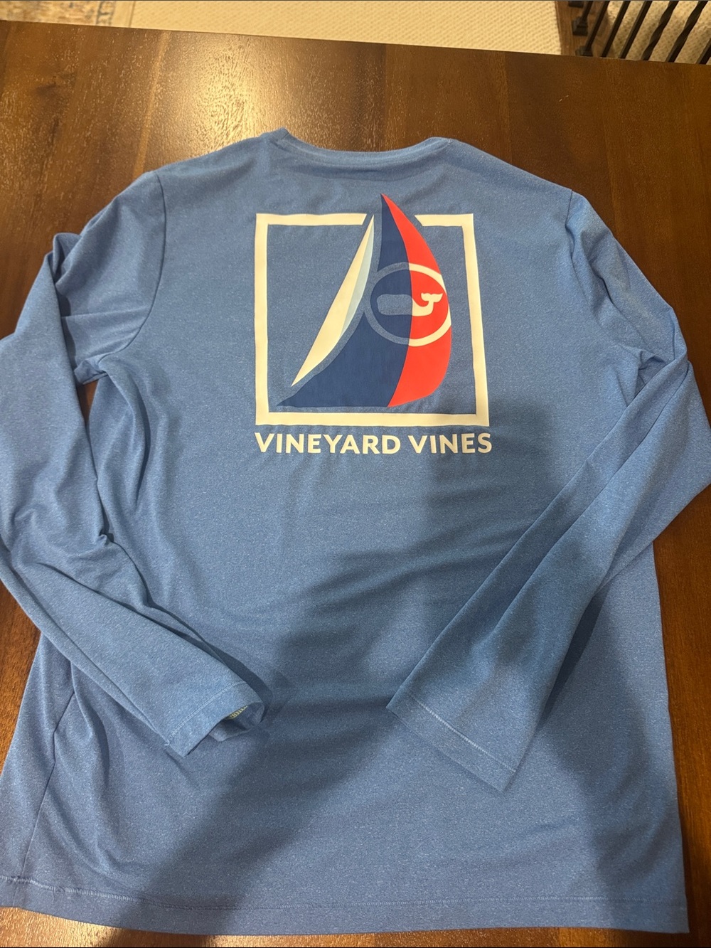 Vineyard Vines Long-Sleeve Sail Graphic per Tee - Light Blue with Red Accent